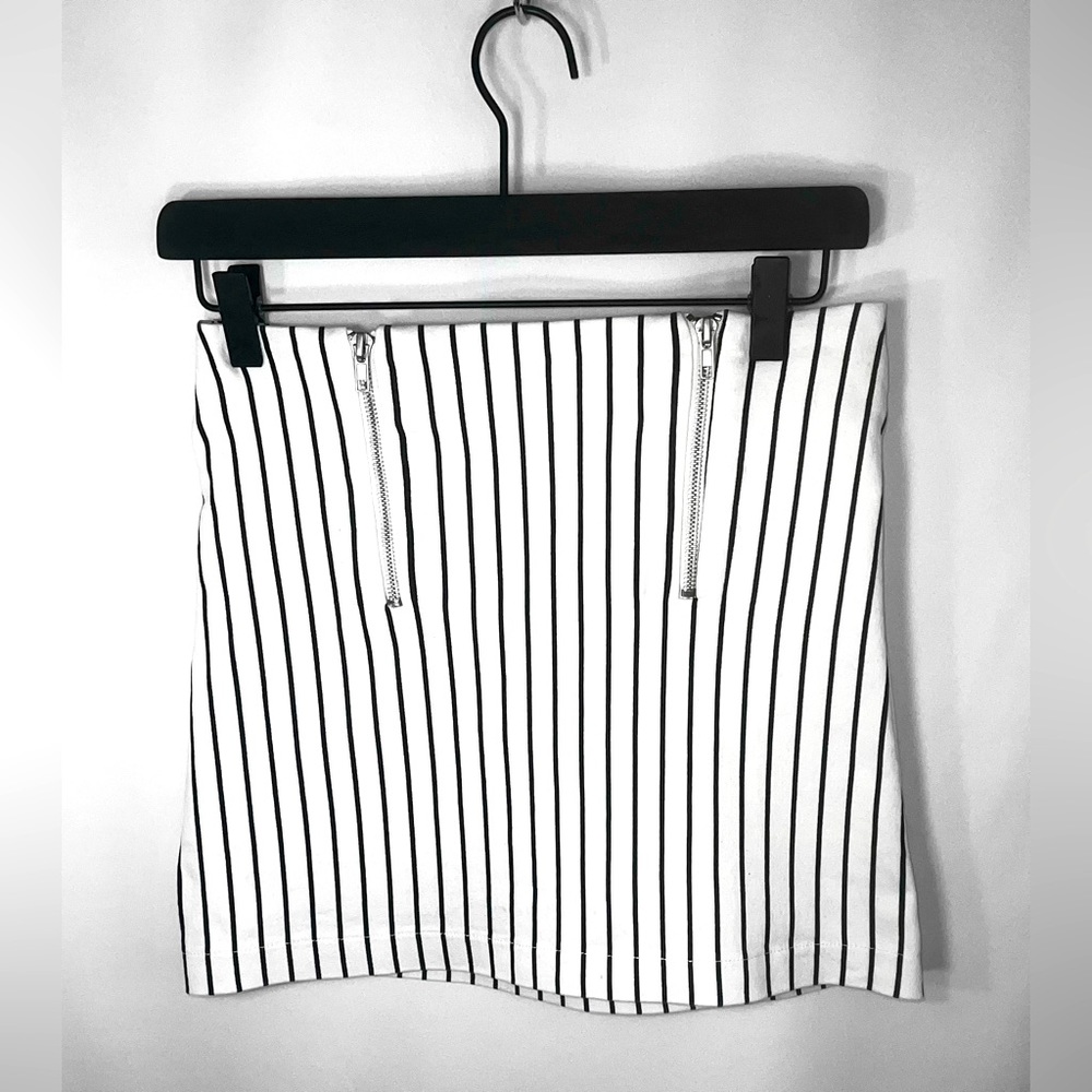 Forever 21, Striped Zippered Mini Skirt Size Small